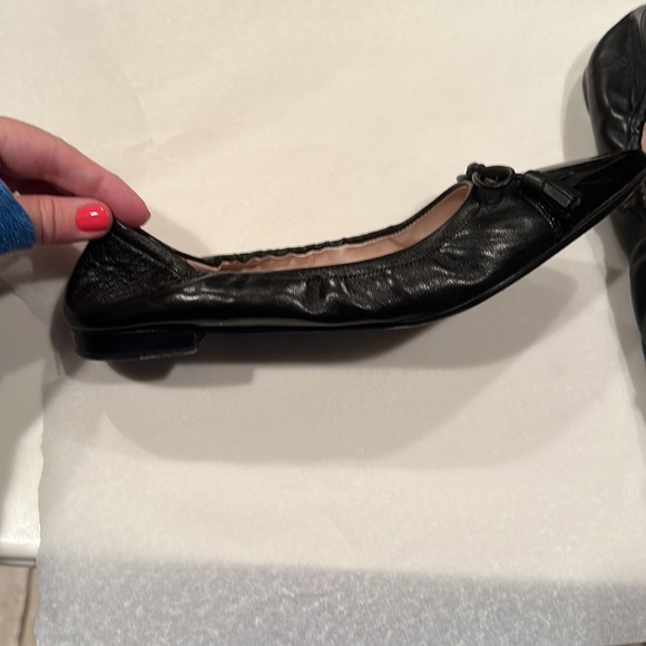 Prada pointed toe leather/patent leather flats - Picture 4 of 7